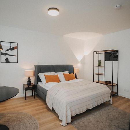 Downtown Apartment Mit Luxusbad Am Hafen Nur 5 Minuten Zu Fuss In Die Innenstadt Und Zum Bahnhof! Oldenburg Exterior foto