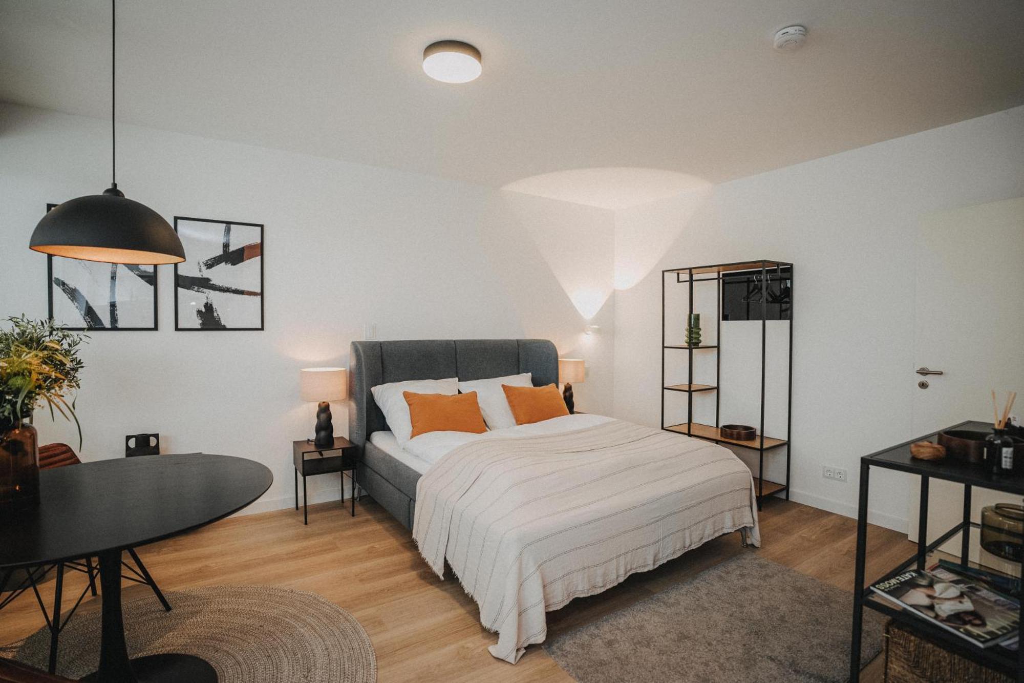 Downtown Apartment Mit Luxusbad Am Hafen Nur 5 Minuten Zu Fuss In Die Innenstadt Und Zum Bahnhof! Oldenburg Exterior foto
